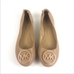 Michael Kors MK Lindsay Logo-Toe Leather Ballet Flat Nude 7.5